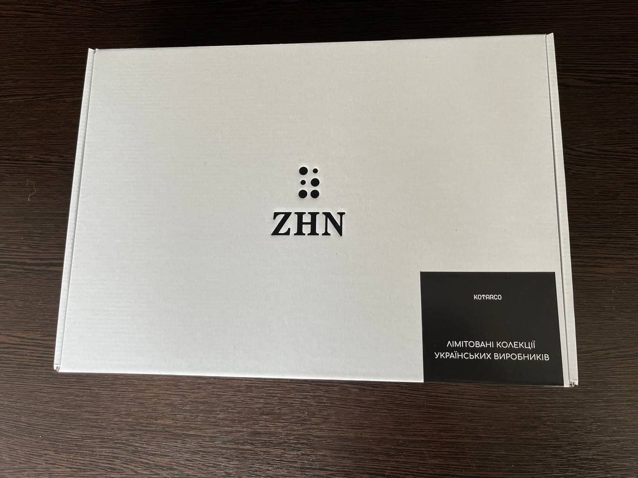 Коробка ZHN™ з наліпкою магазину KOTARCO
